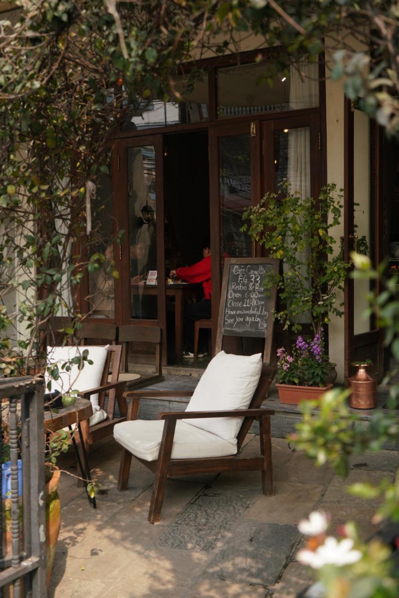 Hotel Blossom Pokhara Buitenkant foto